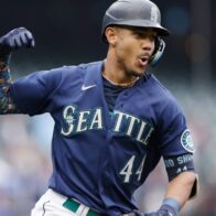 Mariners smash 4 home runs and reclaim the American League West lead | De Último Minuto English