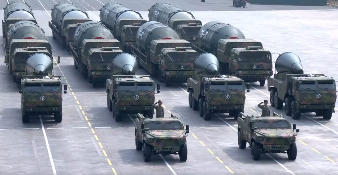 China unveils its nuclear triad for the first time in the grand military parade | De Último Minuto English