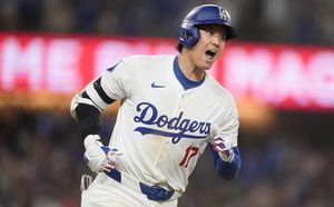 Shohei Ohtani hits his 100th home run with the Dodgers with the most powerful hit of his career | De Último Minuto English