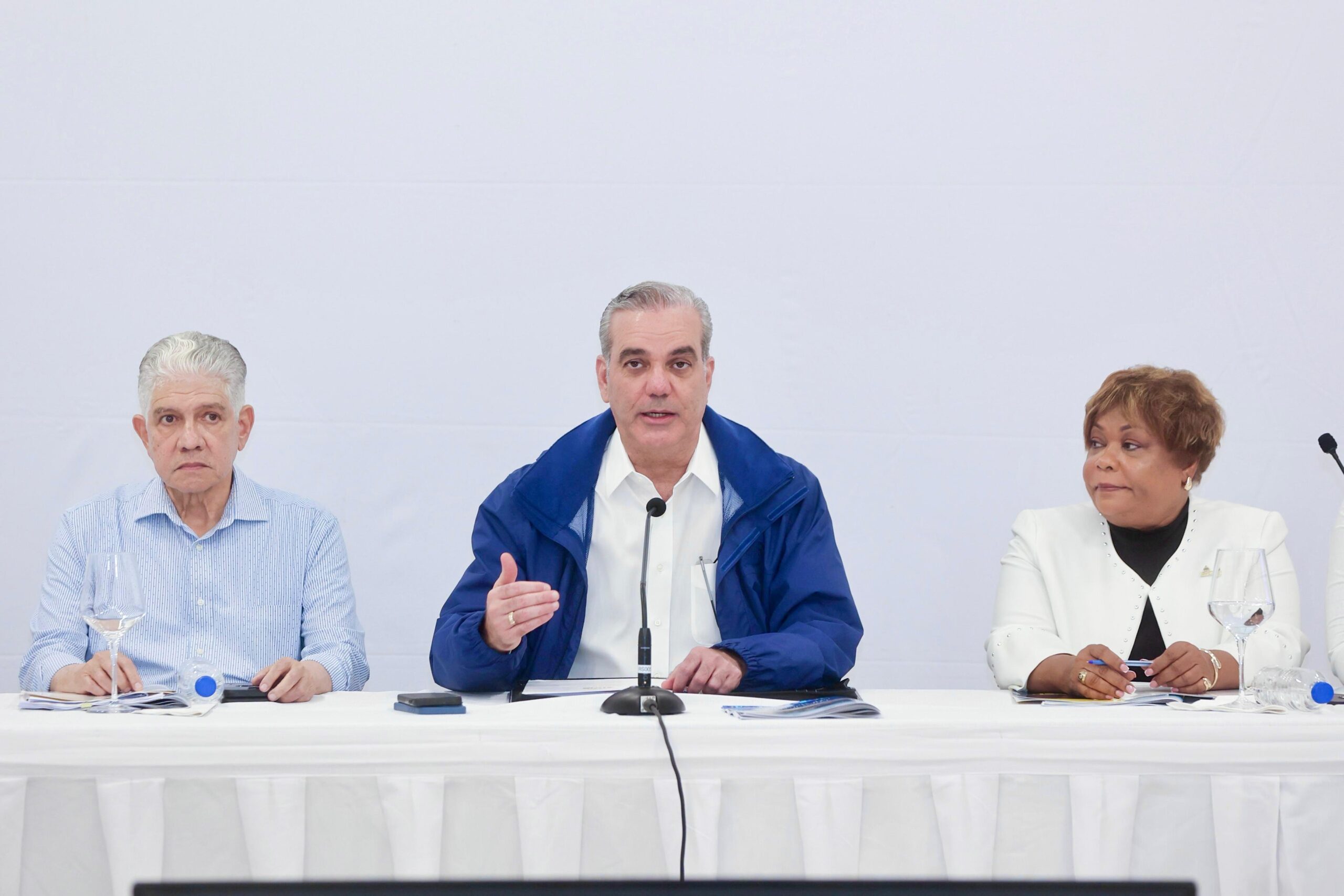 Abinader reviews ongoing works, defines priorities for 2026 | De Último Minuto English