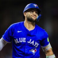 Bo Bichette placed on Blue Jays' injured list with left knee sprain | De Último Minuto English
