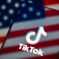 Trump postpones the ban on TikTok in the U.S. for three months after the agreement with China | De Último Minuto English