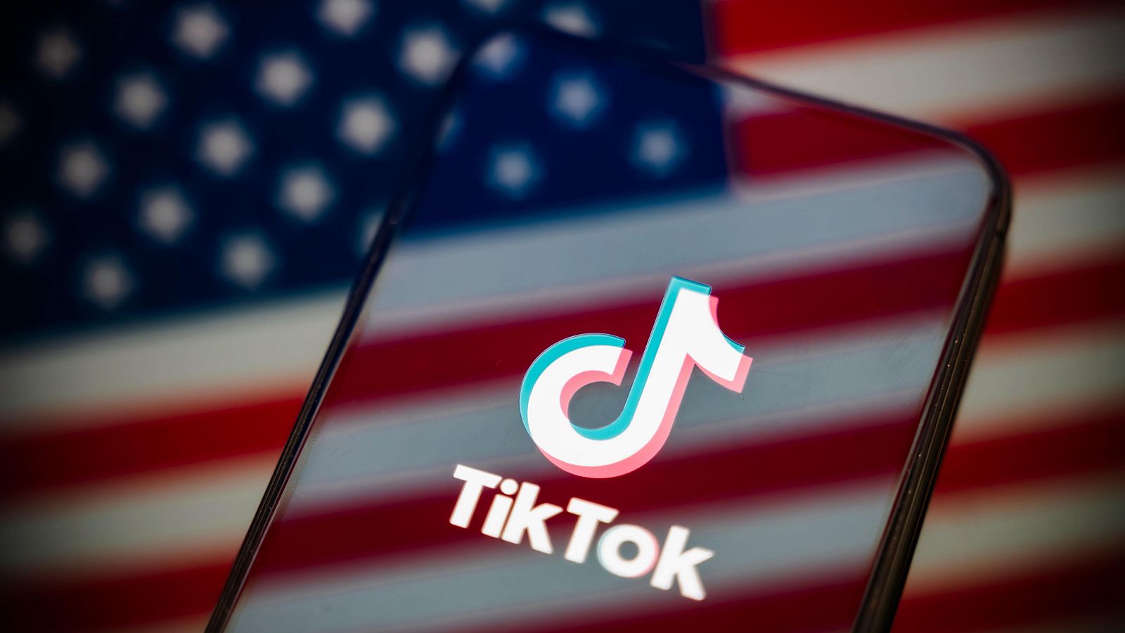 Trump postpones the ban on TikTok in the U.S. for three months after the agreement with China | De Último Minuto English