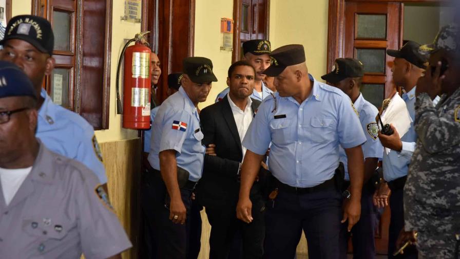 Former ambassador sentenced to 20 years for sexual abuse of his stepdaughter will work as a professor at the Bar Association | De Último Minuto English