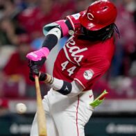 Elly De La Cruz hits his 21st home run, but the Reds fall to the Pirates in the fight for the wild card. | De Último Minuto English