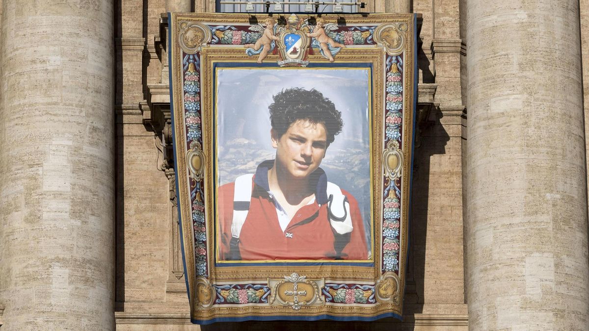 Pope Leo XIV canonizes Carlo Acutis, the first millennial saint, and Pier Giorgio Frassati in the Vatican | De Último Minuto English
