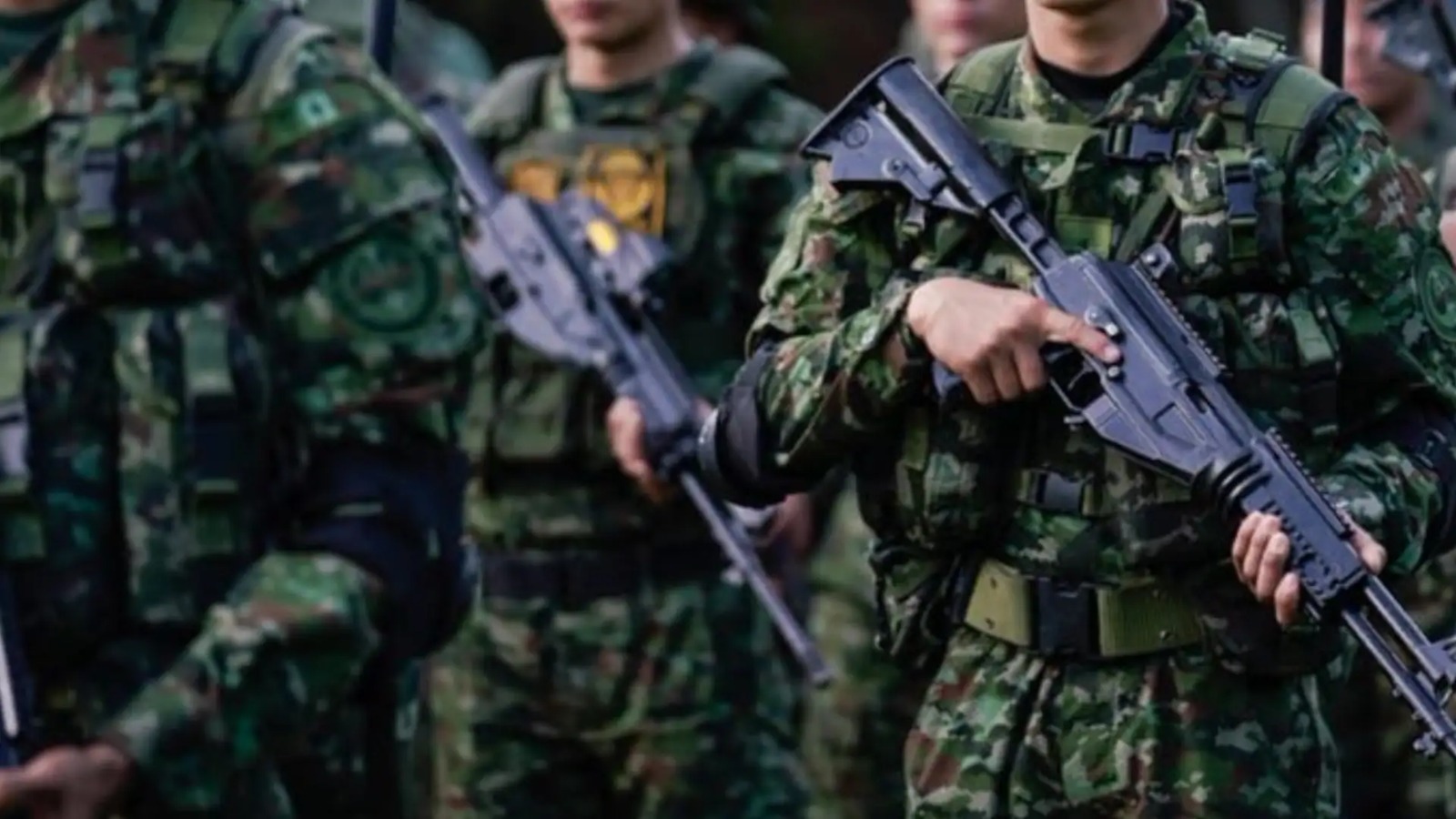 Two soldiers injured after being burned with gasoline in an uprising in southern Colombia | De Último Minuto English