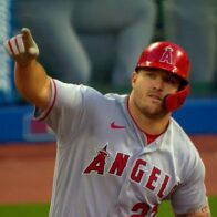 Mike Trout breaks home run drought and is one hit away from 400 in his career | De Último Minuto English