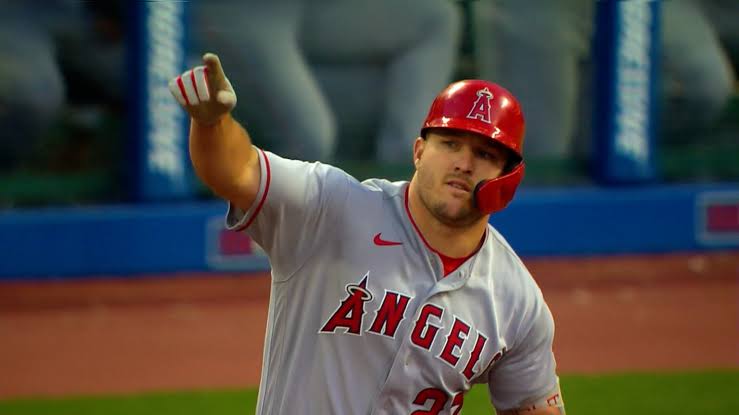 Mike Trout breaks home run drought and is one hit away from 400 in his career | De Último Minuto English
