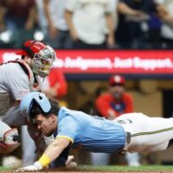 Milwaukee Brewers become the first team to secure a playoff berth for 2025 | De Último Minuto English