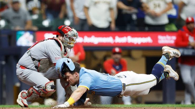 Milwaukee Brewers become the first team to secure a playoff berth for 2025 | De Último Minuto English