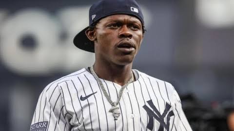 Jazz Chisholm Jr. leaves Yankees game after getting hit by a pitch on the arm | De Último Minuto English