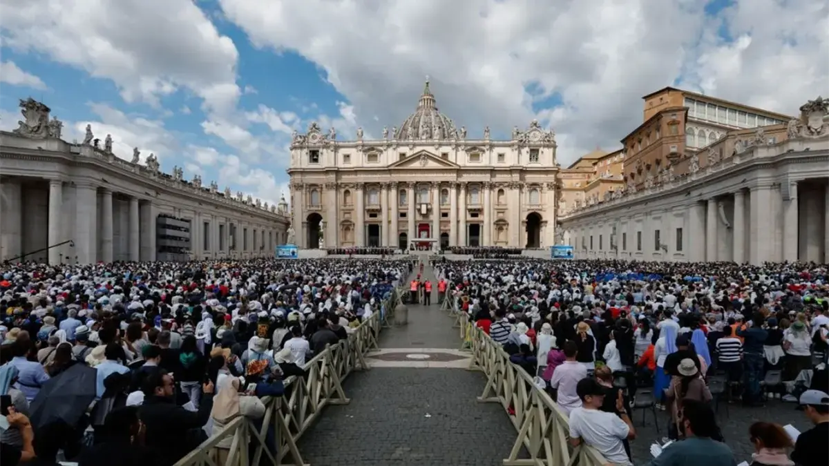 Karol G, John Legend and Bocelli, in a never-before-seen 'macro-concert' in the Vatican | De Último Minuto English