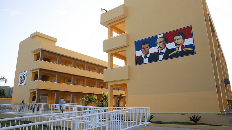 MINERD intervenes Liceo Pedro Mir and removes director | De Último Minuto English