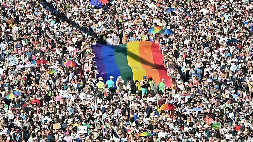NGOs call on the European Commission to suspend the Hungarian law prohibiting the Pride March | De Último Minuto English