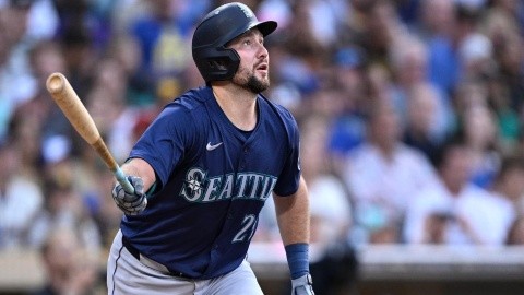 Cal Raleigh reaches 60 home runs and makes history as the first catcher to achieve it | De Último Minuto English