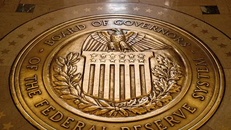 United States Federal Reserve cuts interest rate by 25 basis points | De Último Minuto English