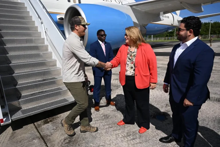 Puerto Rican independence supporter calls receiving the US Secretary of War "submission" | De Último Minuto English