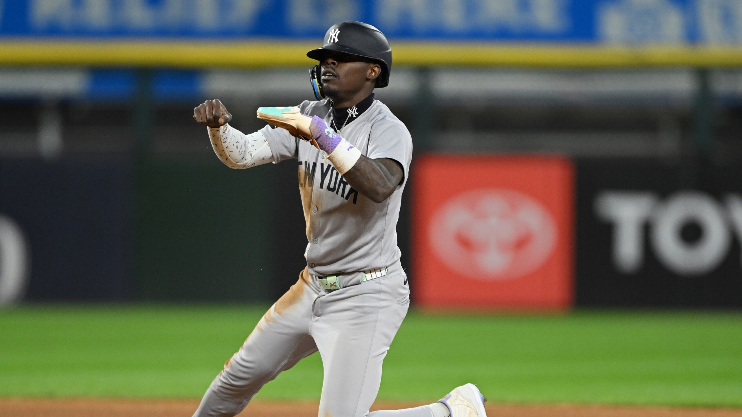 Jazz Chisholm leaves Yankees game due to contusions in both knees | De Último Minuto English