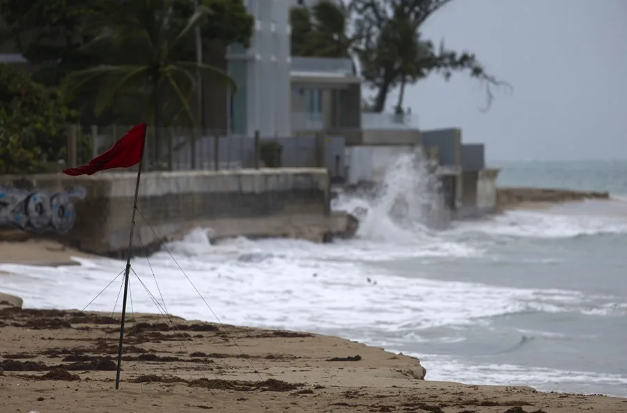 Storm Humberto forms east of Puerto Rico and could be a hurricane on Saturday | De Último Minuto English