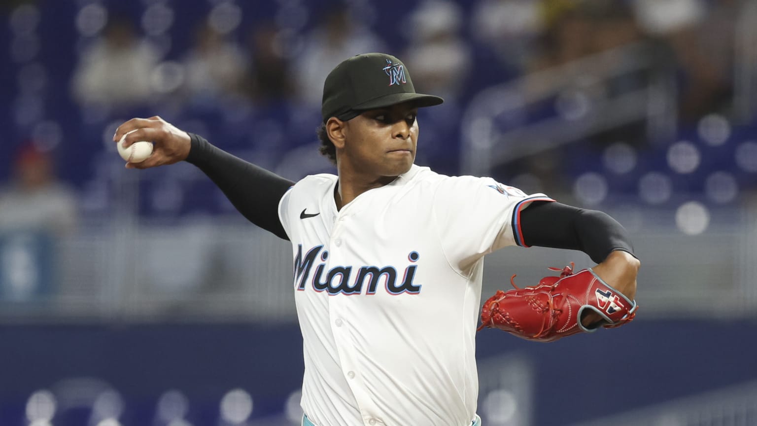 Marlins place Edward Cabrera on injured list with elbow sprain | De Último Minuto English