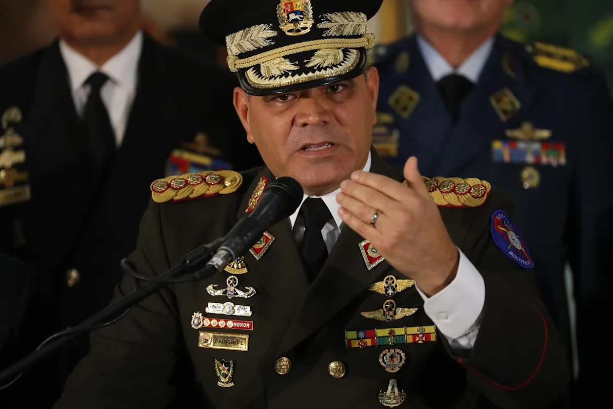Defense Minister says Venezuela is doing "everything" to avoid war with the US | De Último Minuto English