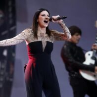 Laura Pausini announces album with songs by Latin artists such as Bad Bunny and Joan Sebastian | De Último Minuto English