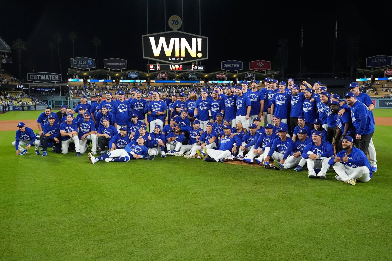 Dodgers clinch NLDS berth with dominant outing from Yamamoto | De Último Minuto English