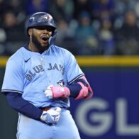 Blue Jays wake up with home run rain and force ALCS Game 4 against the Mariners | De Último Minuto English