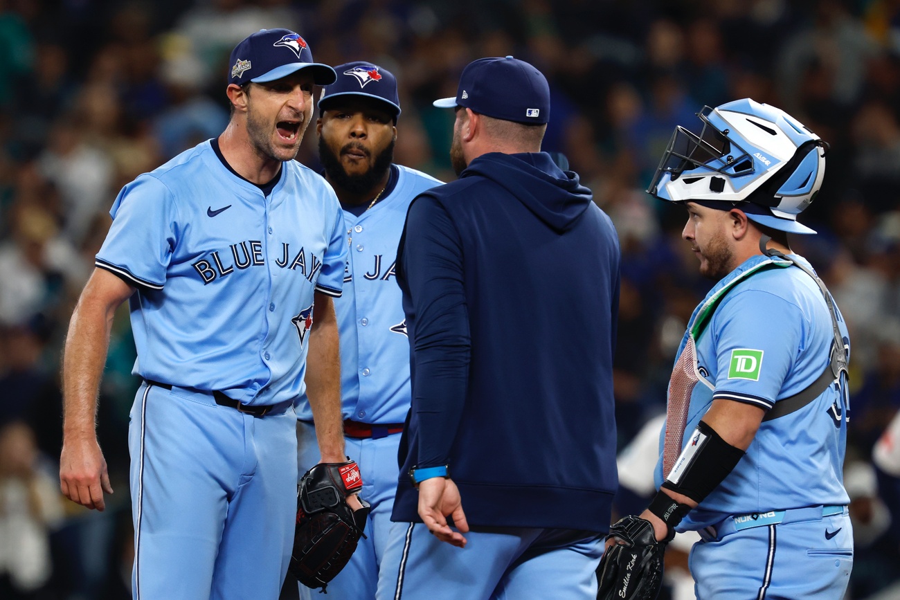 Scherzer defies time and guides the Blue Jays to tie the Championship Series | De Último Minuto English
