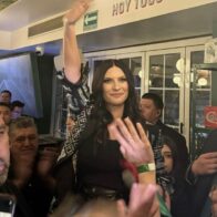 Laura Pausini shines in Mexico by appearing in "Sala de Despecho" | De Último Minuto English