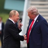 Trump says he might tell Putin that if he doesn't end the war, he will give missiles to Kyiv | De Último Minuto English