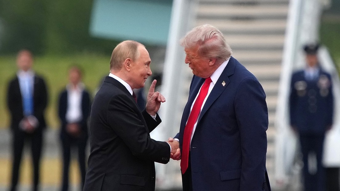 Trump says he might tell Putin that if he doesn't end the war, he will give missiles to Kyiv | De Último Minuto English