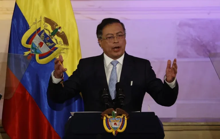 Petro says US attacks on narco-boats break the legal principle of proportionality | De Último Minuto English
