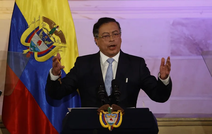 Petro says US attacks on narco-boats break the legal principle of proportionality | De Último Minuto English