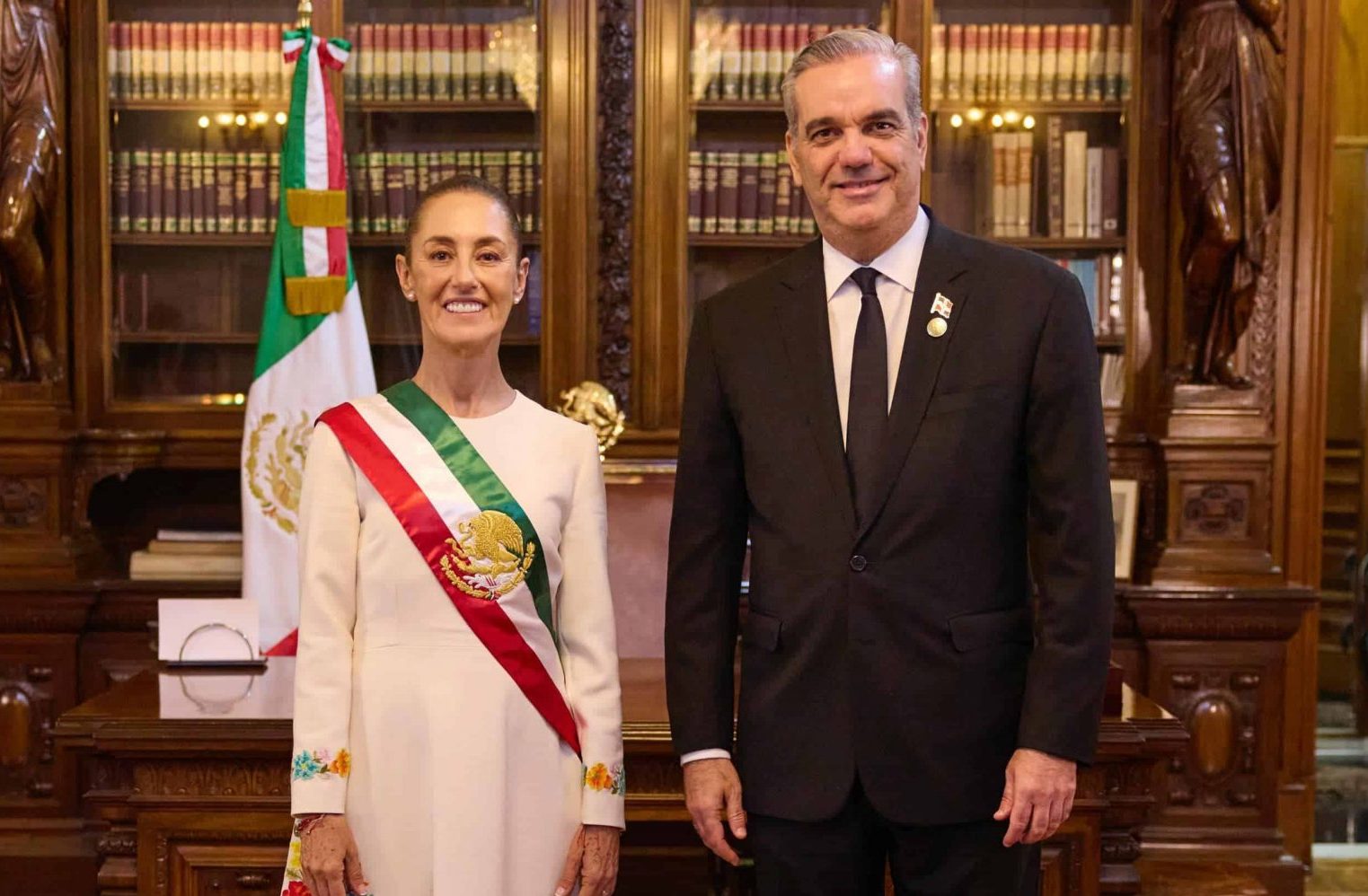 Abinader emulates Sheinbaum and responds "no comment" to her decision not to attend the Summit of the Americas | De Último Minuto English