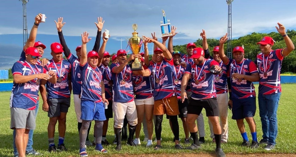 Monarchs 2015 win the XIV softball tournament of Academic Officers of the Armed Forces and the National Police | De Último Minuto English