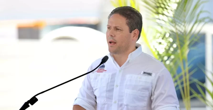 Minister Bonilla says store closures seek to preserve lives and comply with the law | De Último Minuto English