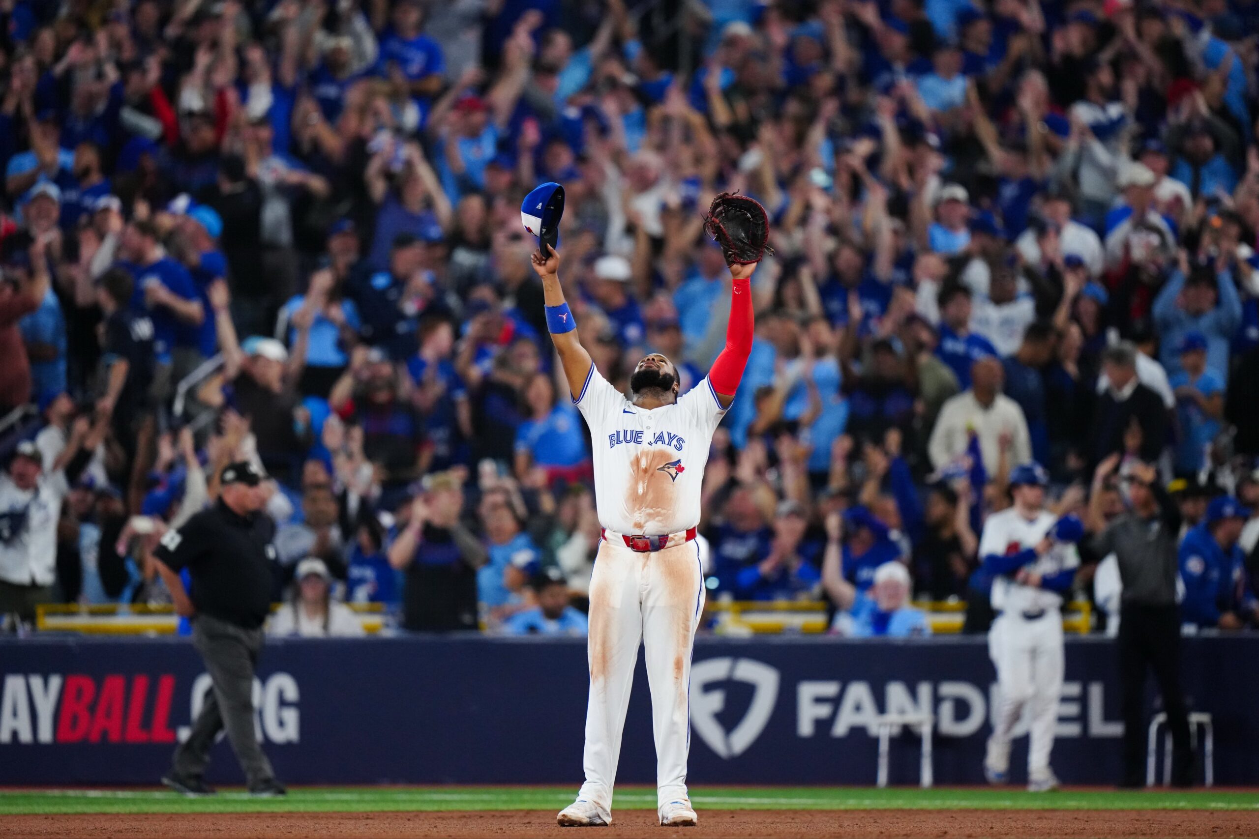 Blue Jays Dominate Mariners, Force Decisive ALCS Game 7 | De Último Minuto English