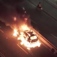 Vehicle catches fire on the Kennedy elevated highway with Abraham Lincoln in Santo Domingo | De Último Minuto English