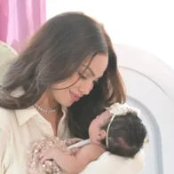 ¡So cute! La Materialista presents her daughter Emery for the first time | De Último Minuto English