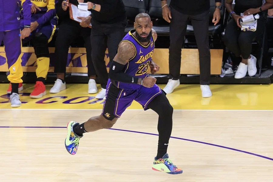 LeBron James will make history by becoming the only player with 23 seasons in the NBA | De Último Minuto English