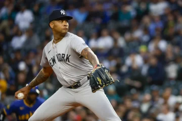 Luis Gil will be the Game 1 starter for the Yankees in the Division Series against the Blue Jays | De Último Minuto English