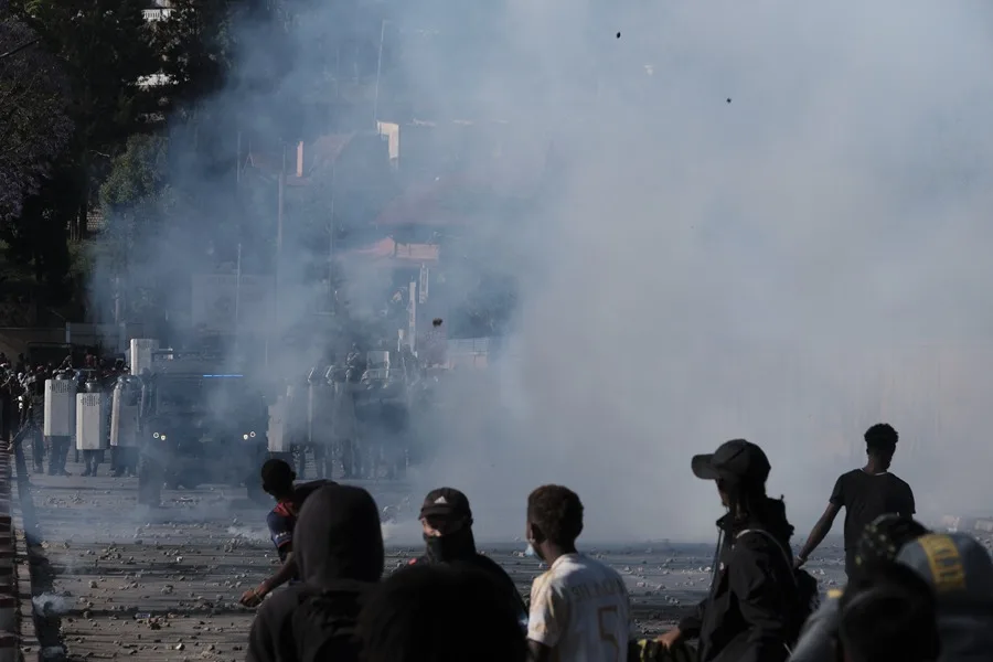 At least 26 injured in massive protests in Madagascar's capital | De Último Minuto English