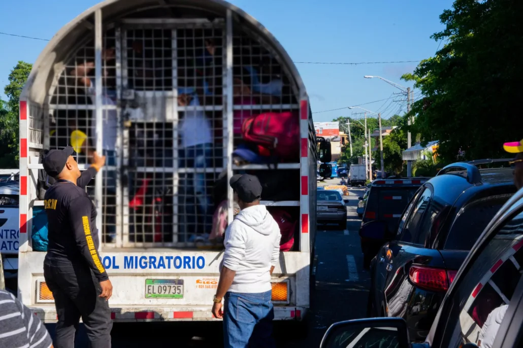Government announces that 9,280 undocumented immigrants have been deported to Haiti in the last week | De Último Minuto English