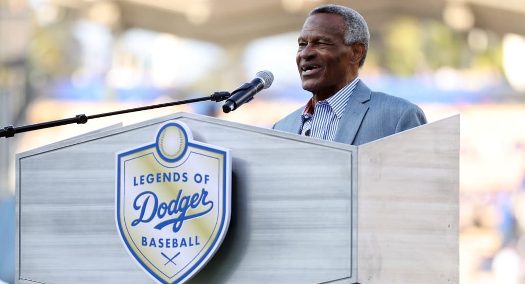 Licey Tigers present Manny Mota Award | De Último Minuto English
