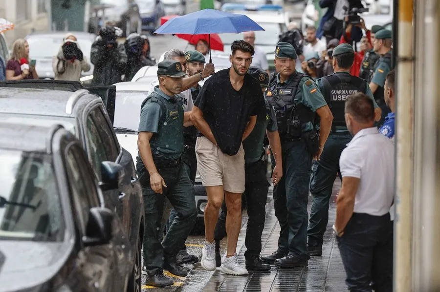 Footballer Rafa Mir is being processed for a sexual assault offense and a bail of 12,500 euros has been imposed on him | De Último Minuto English