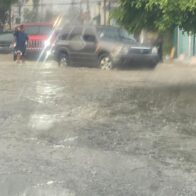 Torrential rains cause flooding in downtown streets of Santiago and revive citizen claims. | De Último Minuto English