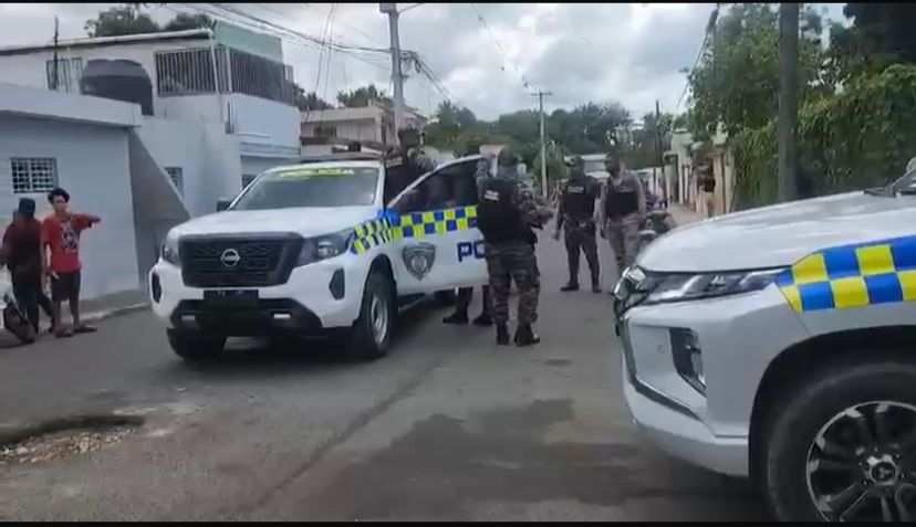 Loan shark and debtor arrested after chair-throwing clash in Rabo de Chivo | De Último Minuto English