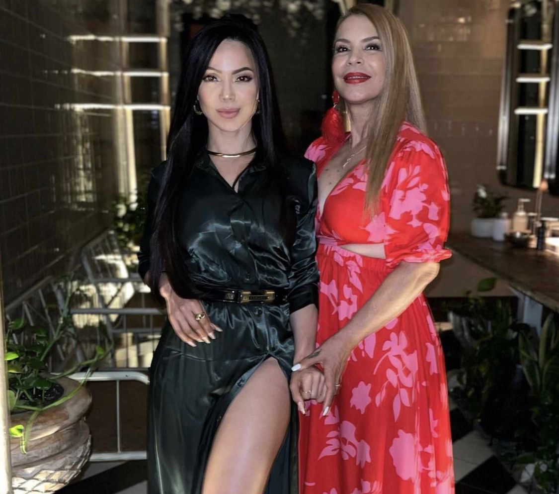 La Materialista's mother defends her daughter after Raphy Pina's comment | De Último Minuto English